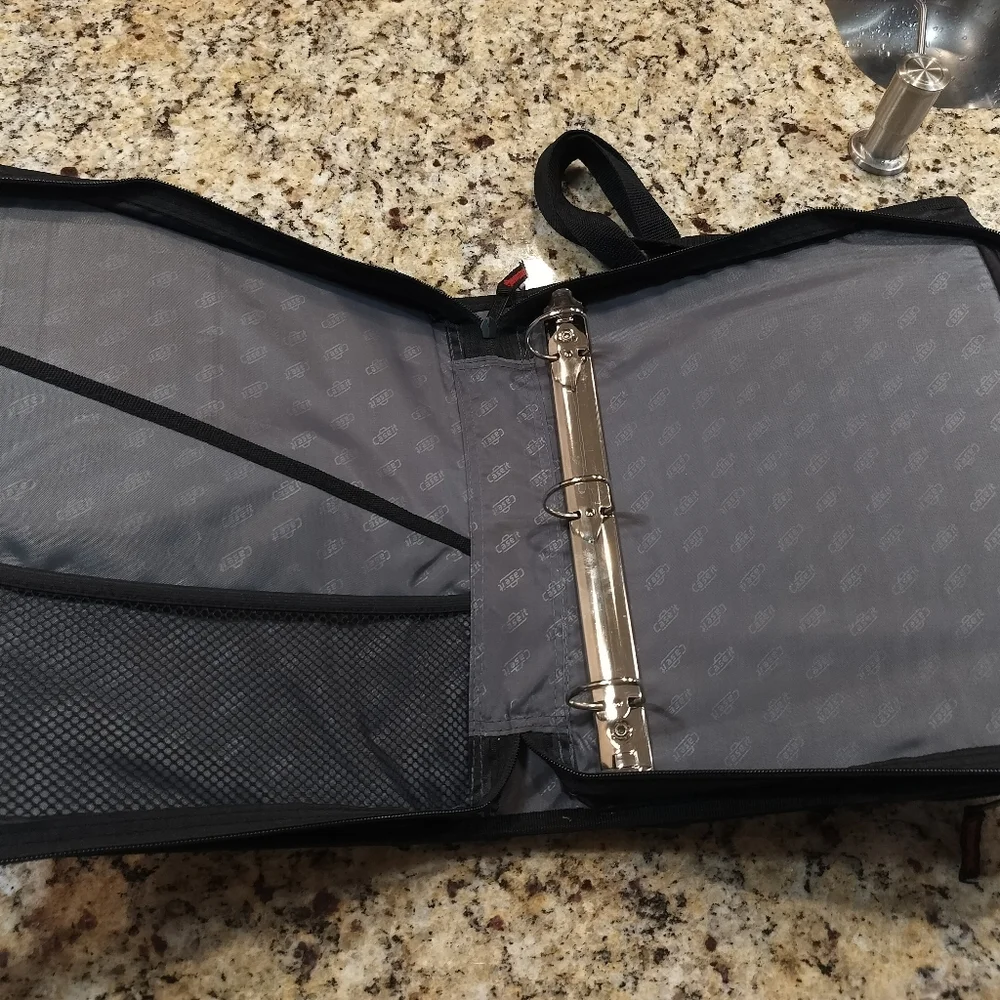 Case-it Z-Binder, 2in1, 1.5-Inch D-Ring Zipper, Grey, Black. Like New!